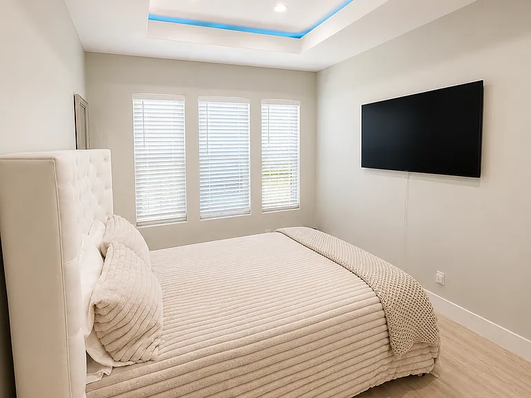 10068 Russell Ave — Photo 17