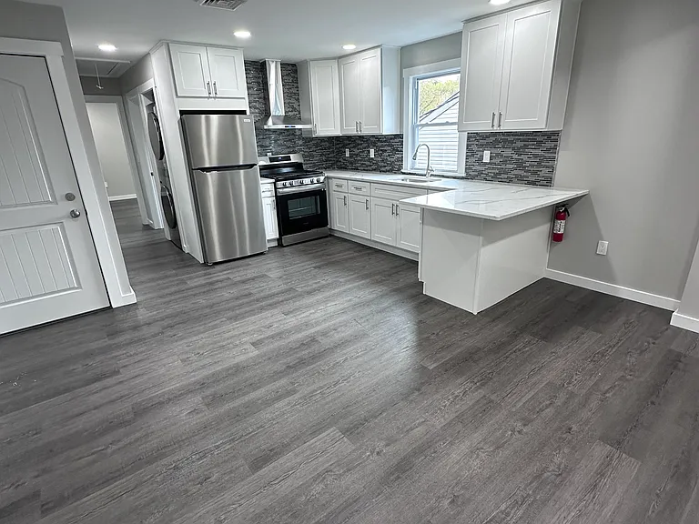 373 Bunting Ave #B2 — Photo 4