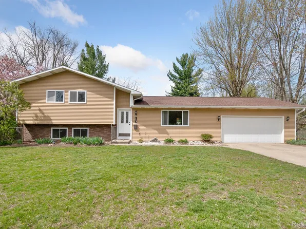 1409 Crosslanes St, Mount Pleasant, MI 48858