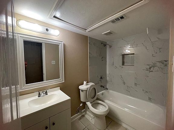 4th image of 3900 Woodchase Dr #73