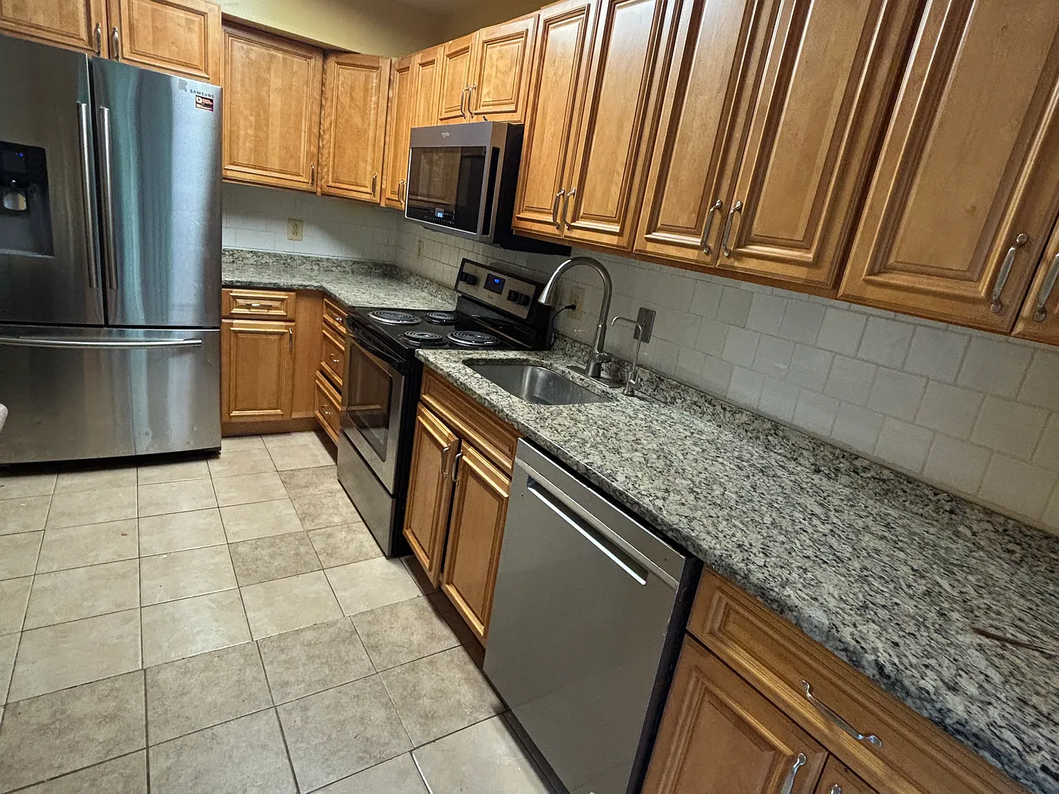 3 bed, 1296 sqft, $2,900 — Photo 2