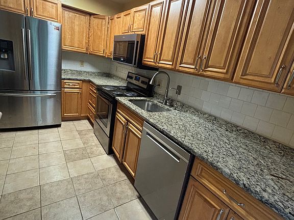 4th image of 10747 Kitchener Ct