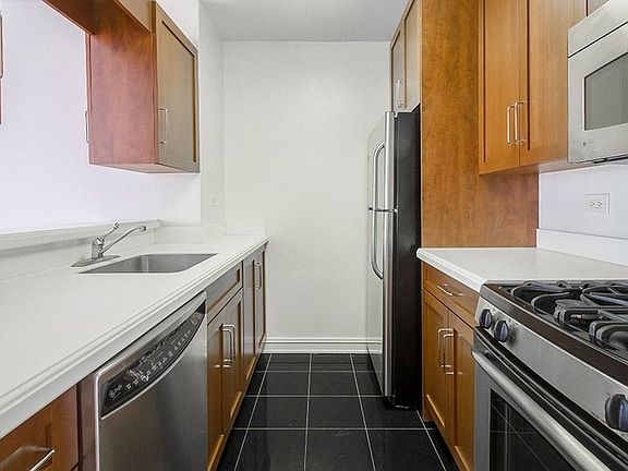 5th image of 400 E 71st St APT 15S