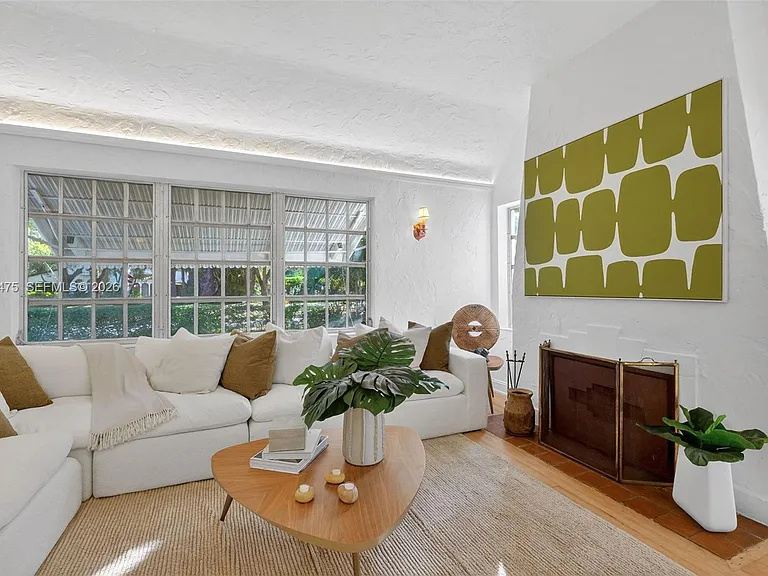 1305 Alhambra Cir — Photo 14