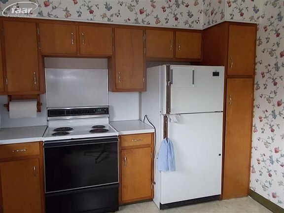 3rd image of 9208 N Elms Rd