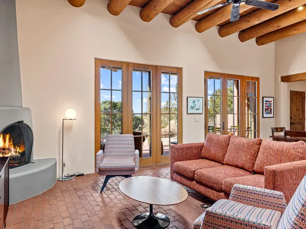 4 Thistle Ln, Santa Fe, NM 87506