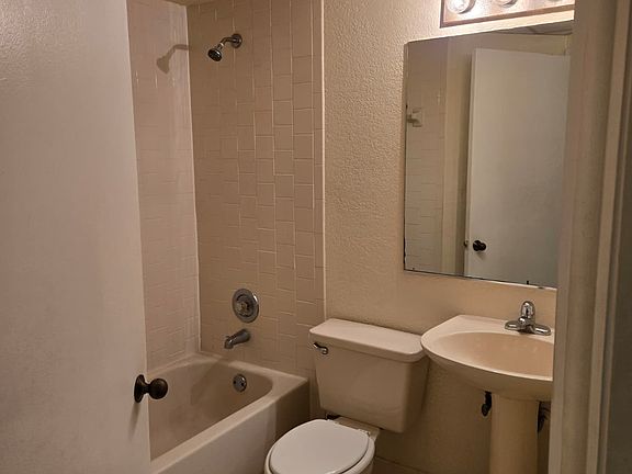 5th image of 8290 Lake Dr APT 131