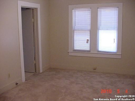 5th image of 213 Weinberg Ave