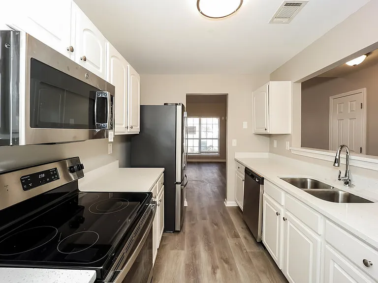 4423 Ravenwood Dr — Photo 9