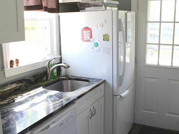 3rd image of 3308 Slade Run Dr
