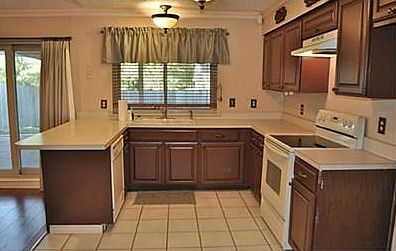 3rd image of 2725 Renwick Dr