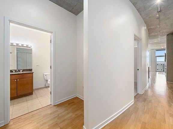 4th image of 700 N Larrabee St APT 1803
