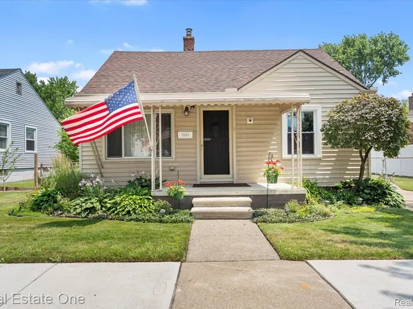 1083 7th St, Wyandotte, MI 48192