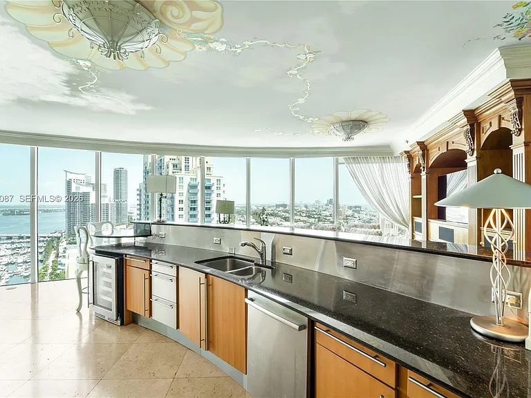 1000 S Pointe Dr #2501 — Photo 35