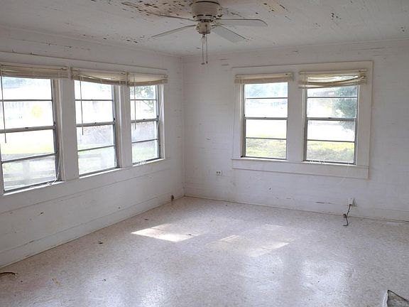 2nd image of 2516 N Pine St