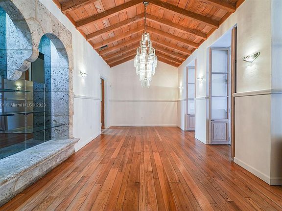 4th image of 510 W 29th St