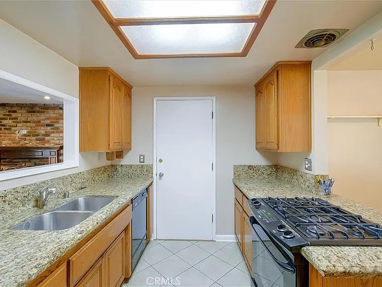 8512 Remmet Ave — Photo 14
