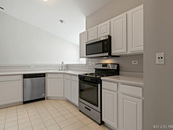 2nd image of 987 Parkhill Cir Unit 987