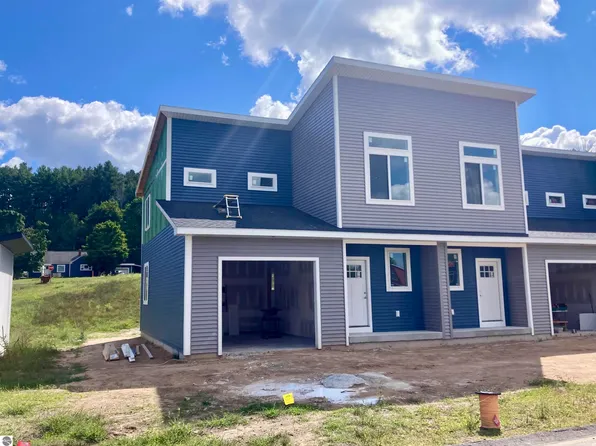 9348 S Flaska Dr #26, Cedar, MI 49621