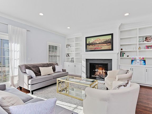 2 Nassau Pl Cos Cob CT 06807-large-038-041-002new-1500x1000-72dpi.jpg