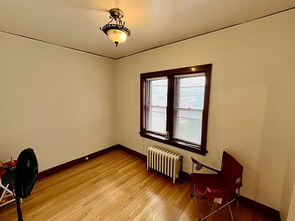 4th image of 4422 N Oakland Ave #8