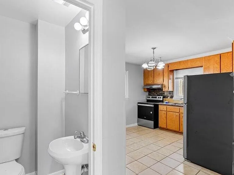 1306 Hudson Ave — Photo 6