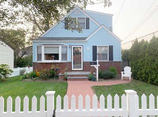 217 Poppy Ave, Franklin Square, NY 11010