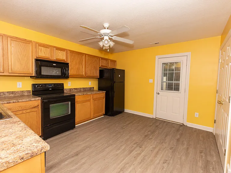 104 Streamwood Dr — Photo 7