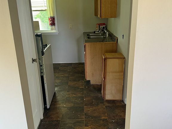 5th image of 2804 Zedaker St