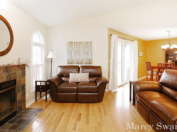 3rd image of 729 S Meadow Ct