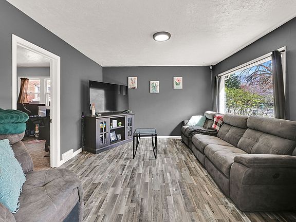 2nd image of 2575 Jackson Ave