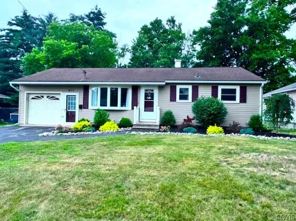 611 Locust Dr, Utica, NY 13502