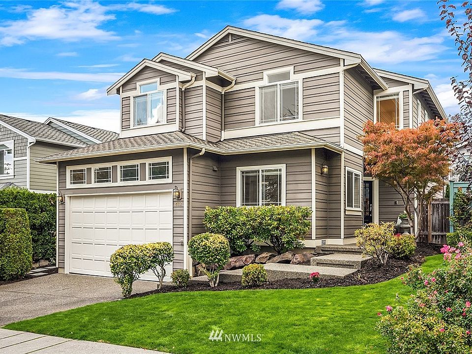 Stunning and stylish 3 bedroom + den/office, 2.5 bath home with 2,310 sq. ft. interior.