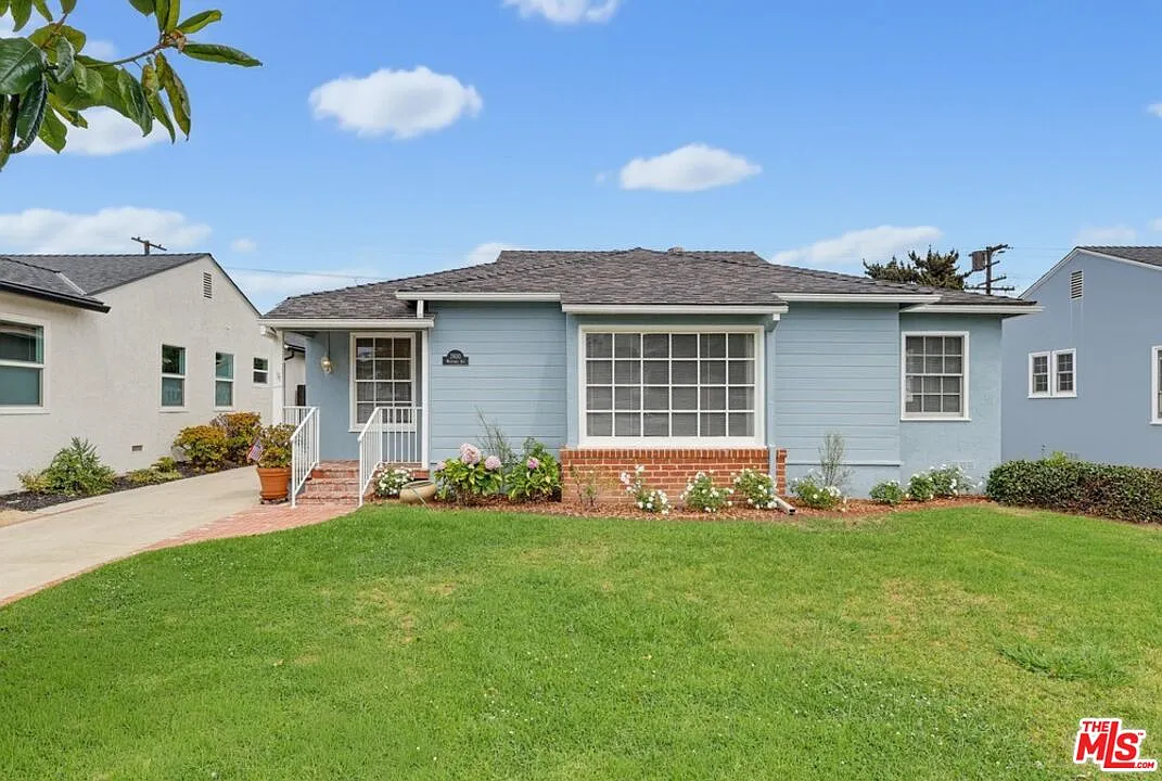 3 bed, 1.0 bath, 1121 sqft, $5,850 — Photo 3