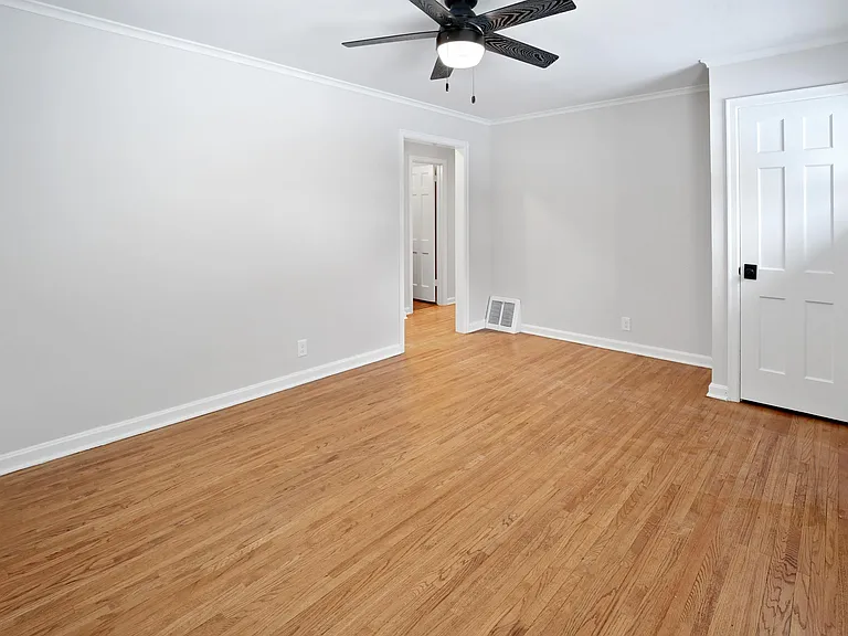 5403 William St — Photo 10