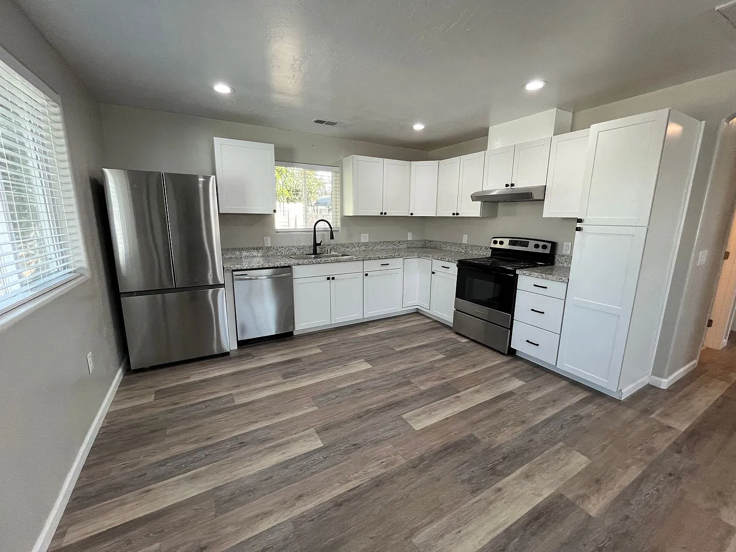 Beautiful Porterville Home, Available Now! — Photo 3