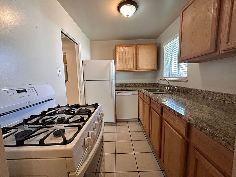 3141 W 21st Ave — Photo 12