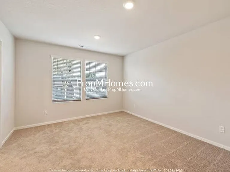 884 N 18th Ave — Photo 8