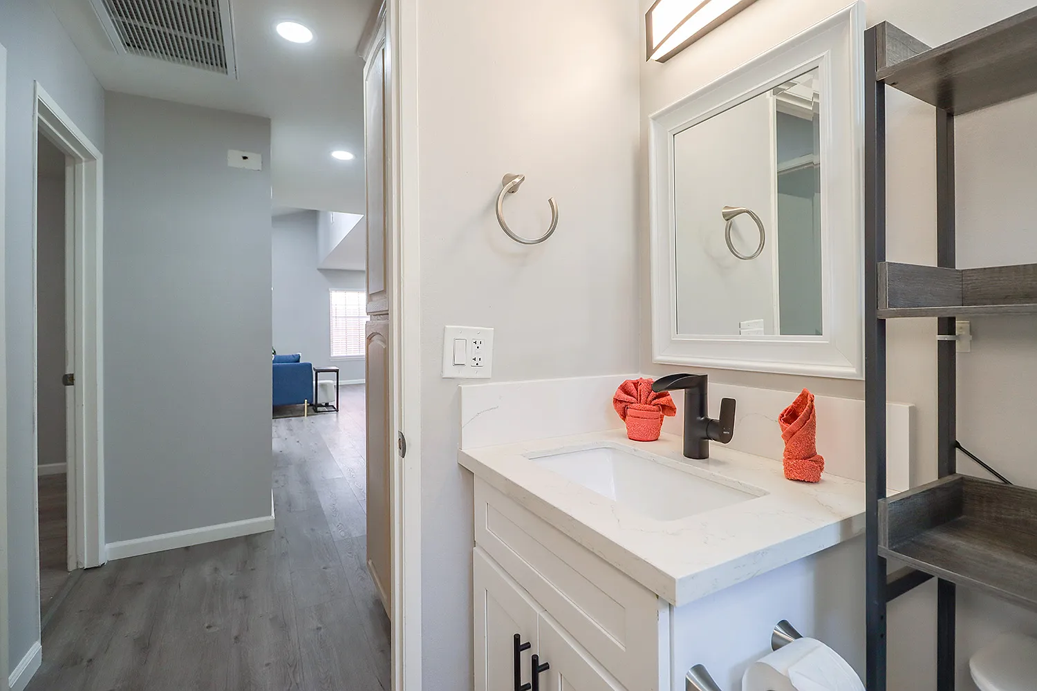4 bed, 1500 sqft, $9,899 — Photo 3