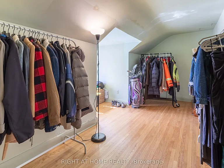 67 Saint Margarets Rd — Photo 25