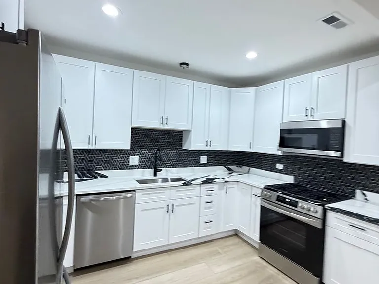 6350 S Saint Lawrence Ave — Photo 12