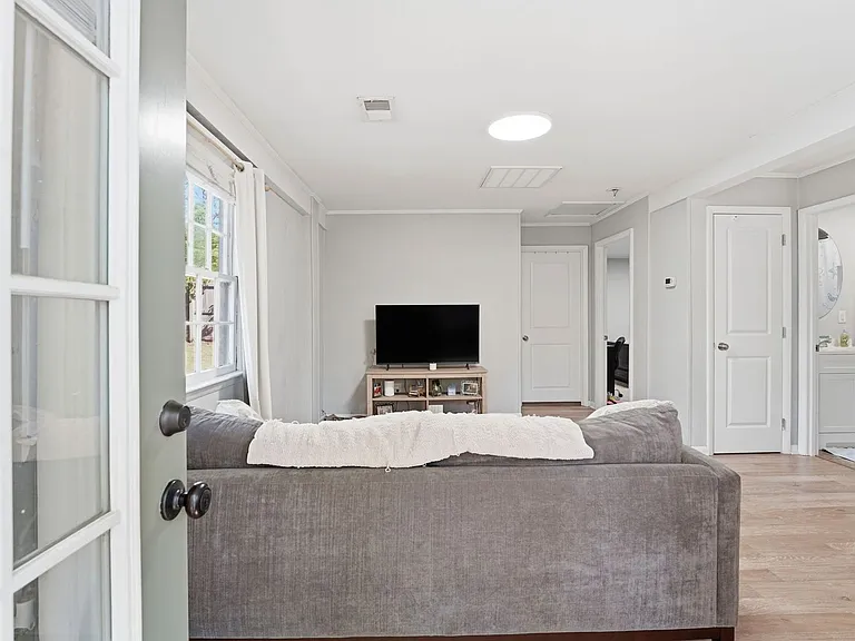 1425 Central Dr — Photo 35