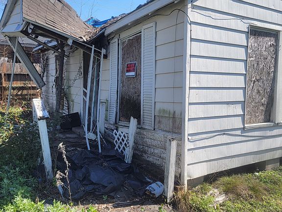 5th image of 7024 Gonzales St