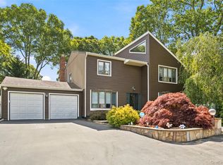 17 Lower Rd, Smithtown, NY 11787