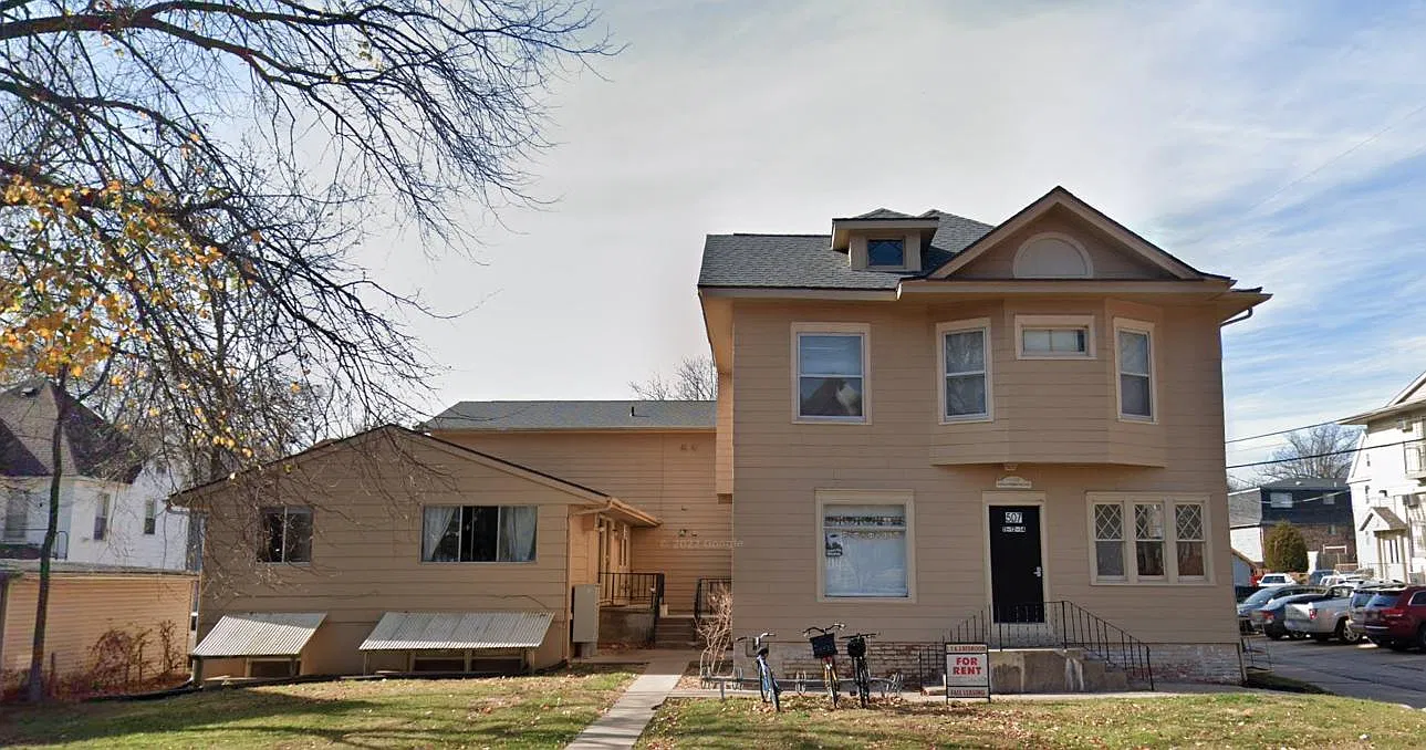 3 bed, 720 sqft, $1,248 — Photo 1