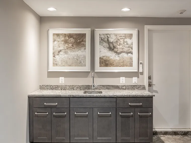 Park Ridge Manor — Photo 14
