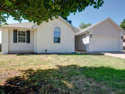 210 E Robin Road, Clever, MO, 65631