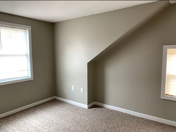 5th image of 723 Washington St APT B