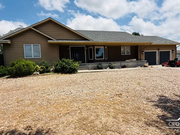 10552 Lakeview Ct, Dodge City, KS 67801