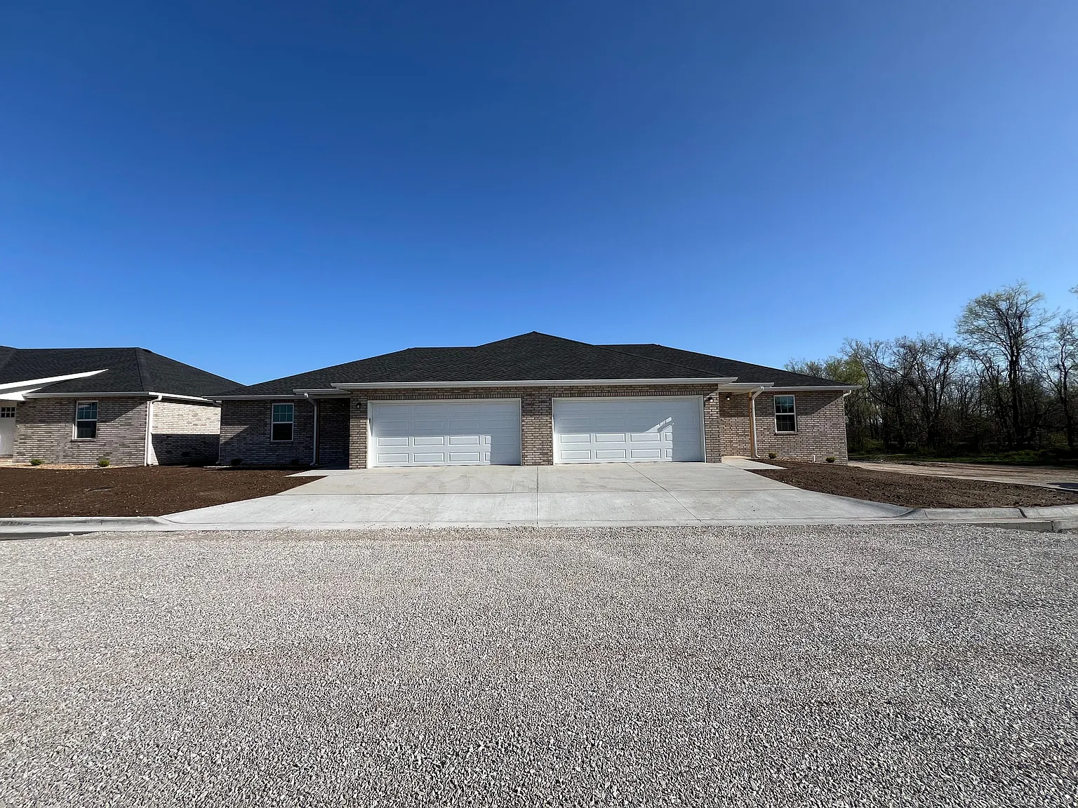 3 bed, 2.0 bath, 1400 sqft, $1,350 — Photo 2